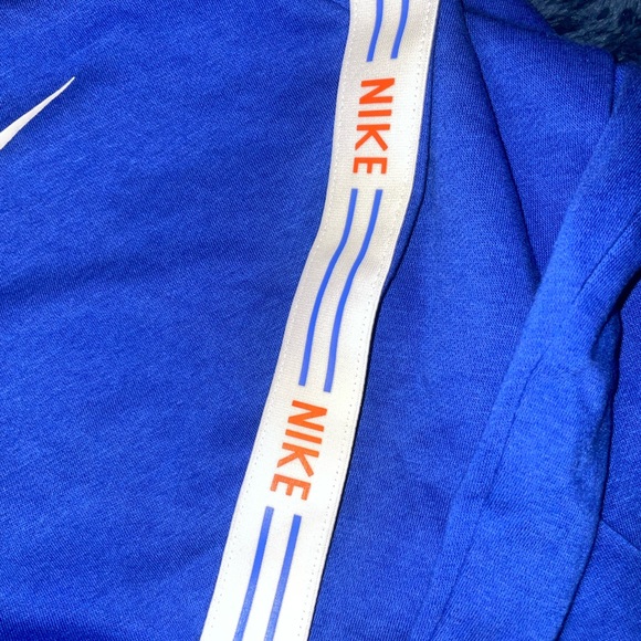 Women's Nike (cropped Fit) - Picture 2 of 3